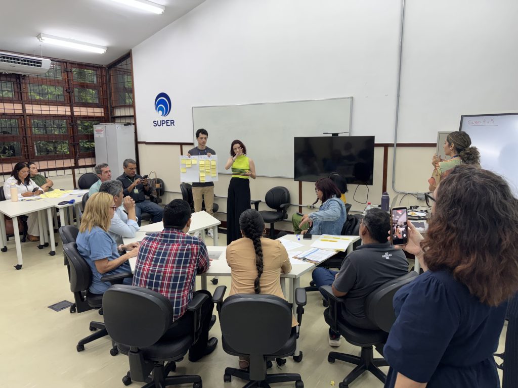 Conecti debate polos digitais no interior e integração entre ciência e saberes tradicionais durante oficina de CT&I na Ufam