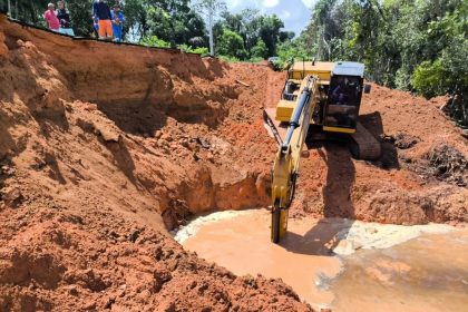 Seinfra realiza obras emergenciais de recuperação de processo erosivo no ramal do Caldeirão