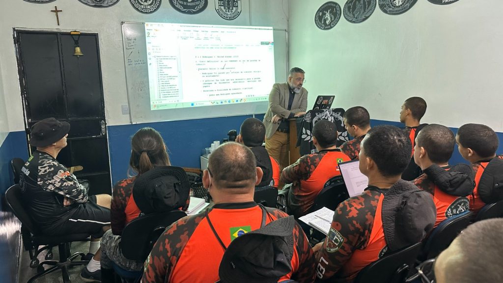 Polícia Militar do Amazonas qualifica policiais que conduzirão cães farejadores na detecção de substâncias