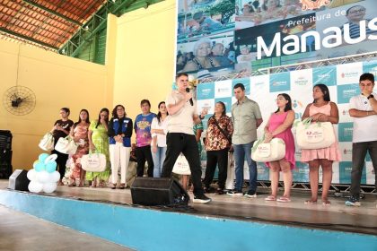 Prefeito David Almeida entrega 400 kits do programa ‘Mãe Manauara’ e reforça proteção social desde a gestação