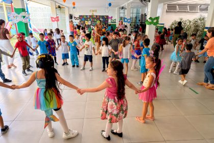 Cime Viviane Estrela da Prefeitura de Manaus realiza bailinho de Carnaval e reforça socialização no início do ano letivo