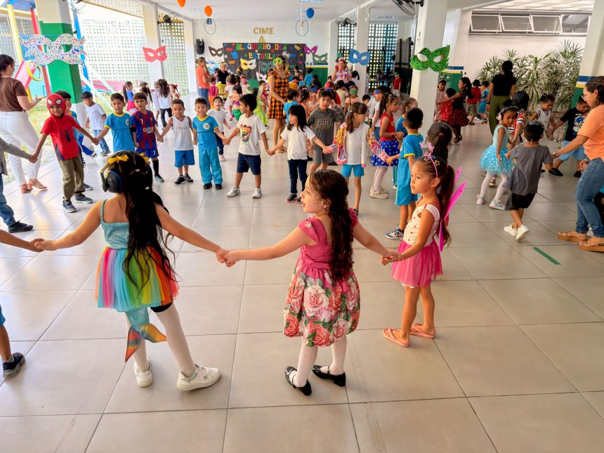Cime Viviane Estrela da Prefeitura de Manaus realiza bailinho de Carnaval e reforça socialização no início do ano letivo