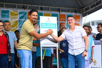 David Almeida entrega nova feira do Mundo Novo e anuncia implantação do cinturão produtivo do café em Manaus