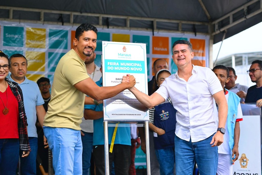David Almeida entrega nova feira do Mundo Novo e anuncia implantação do cinturão produtivo do café em Manaus