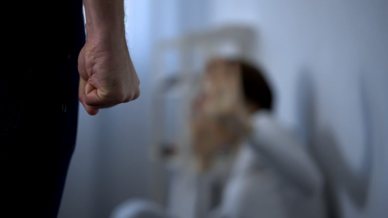 Comissão vota requerimentos sobre violência econômica contra a mulher e Lei do Feminicídio