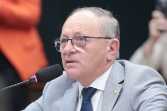 Deputado diz que criar obrigações a gestores sem direcionar verbas compromete caixa dos municípios; ouça entrevista