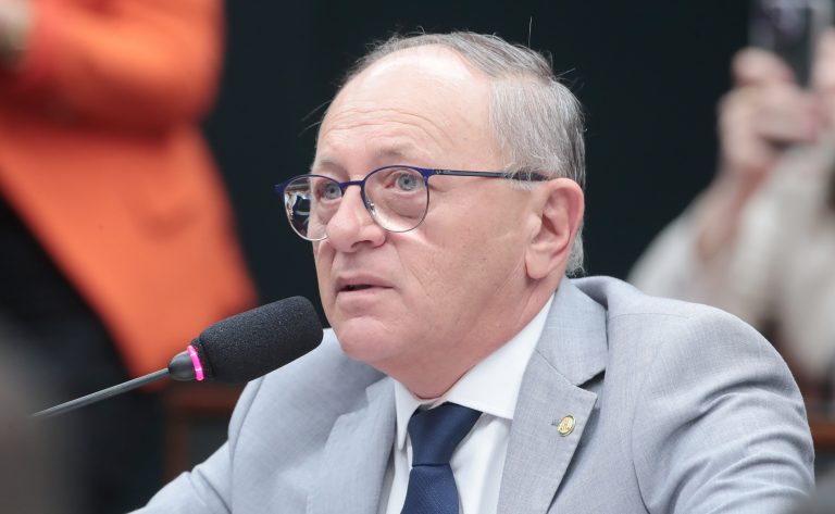 Deputado diz que criar obrigações a gestores sem direcionar verbas compromete caixa dos municípios; ouça entrevista