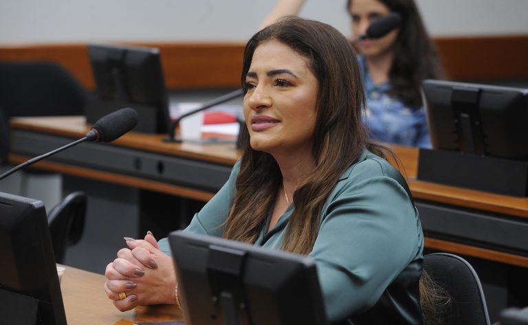 Projeto pune companhias aéreas por mudança de classe em voos sem consentimento do passageiro