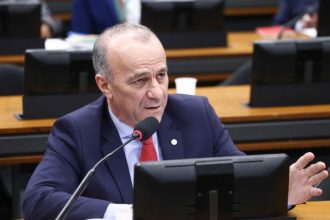 Projeto proíbe menores de 18 anos de serem sócios de empresas