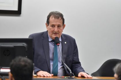 Proposta inclui Ministério do Desenvolvimento Agrário como responsável por registro de agrotóxico