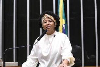 Comissão aprova garantia de exame para detectar síndrome genética em bebês com histórico familiar 