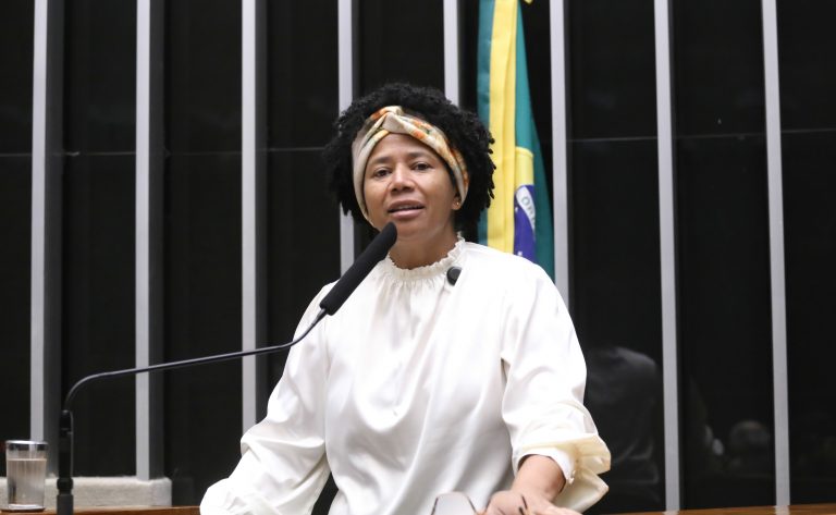 Comissão aprova garantia de exame para detectar síndrome genética em bebês com histórico familiar 