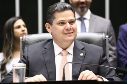 Durante abertura do ano legislativo, Alcolumbre defende diálogo e repúdio ao extremismo