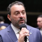 Projeto aprovado cria programa de desligamento incentivado para empregados públicos anistiados