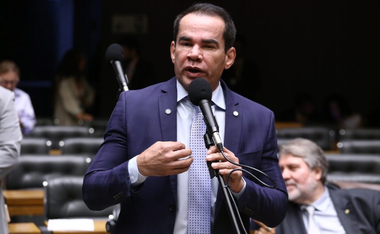 Projeto prevê dedução no imposto de renda de gastos com saúde de pets