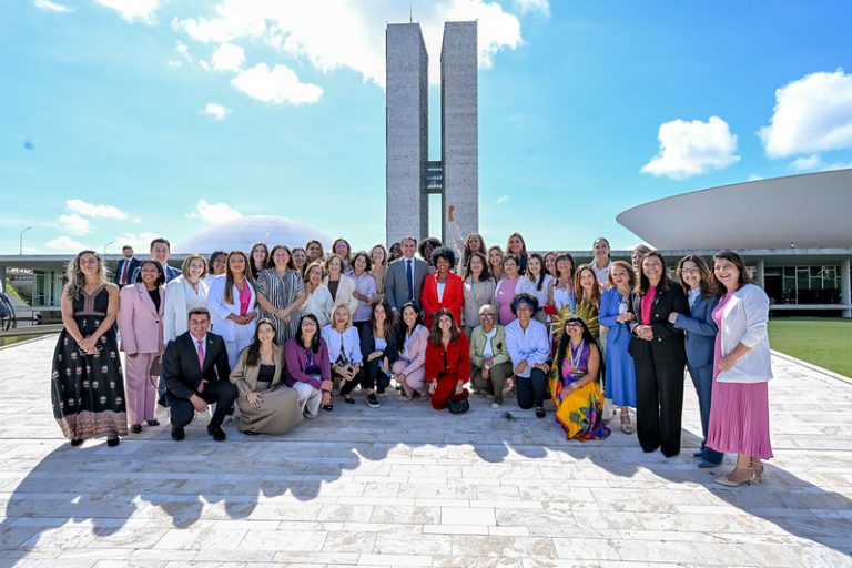 Prioridades da bancada feminina para 2026 têm foco no combate ao feminicídio e na busca por orçamento