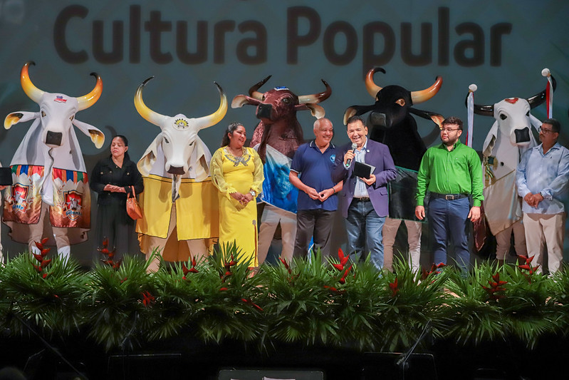 Manaus celebra a força da cultura amazonense em noite de homenagens no Teatro Amazonas