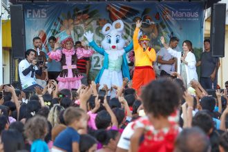 Prefeitura de Manaus realiza chegada do Coelhinho da Páscoa no bairro Cidade de Deus