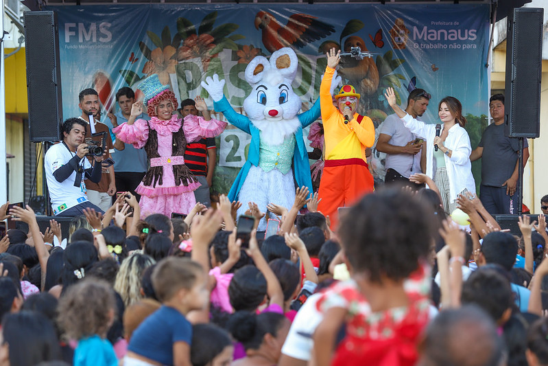 Prefeitura de Manaus realiza chegada do Coelhinho da Páscoa no bairro Cidade de Deus