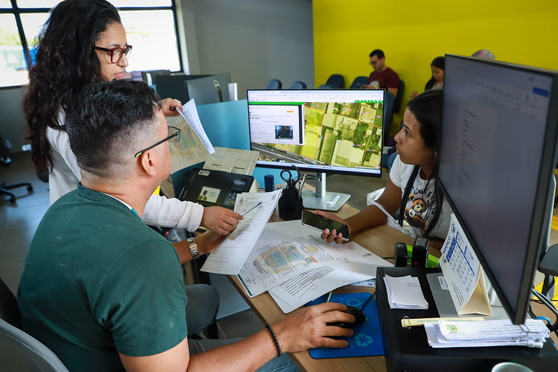 Servidores comemoram mudança e melhorias de trabalho na nova sede do Implurb