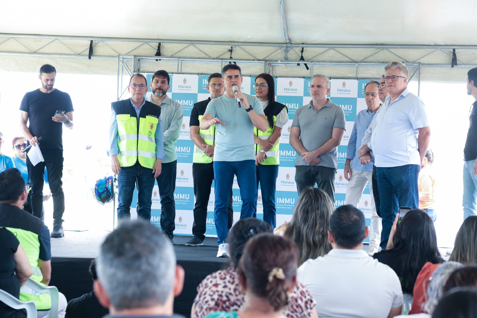 Prefeito David Almeida consolida transformação no transporte coletivo, entrega novos ônibus e leva frota renovada a 519 veículos em Manaus