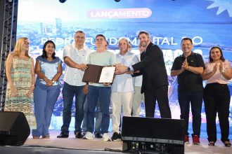 Em maratona de entregas, prefeito David Almeida lança pedra fundamental do Parque Tecnológico do Distrito de Inovação do Largo de São Vicente, no Centro Histórico