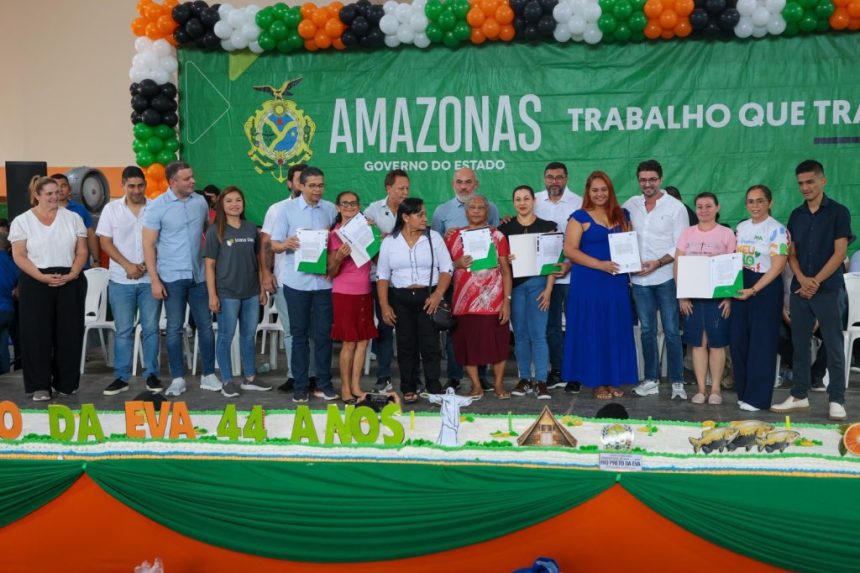 Governo do Amazonas entrega títulos definitivos aos moradores de conjunto habitacional em Rio Preto da Eva