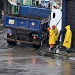 Prefeitura de Manaus reforça limpeza de drenagem no centro histórico e garante mais fluidez no escoamento das chuvas