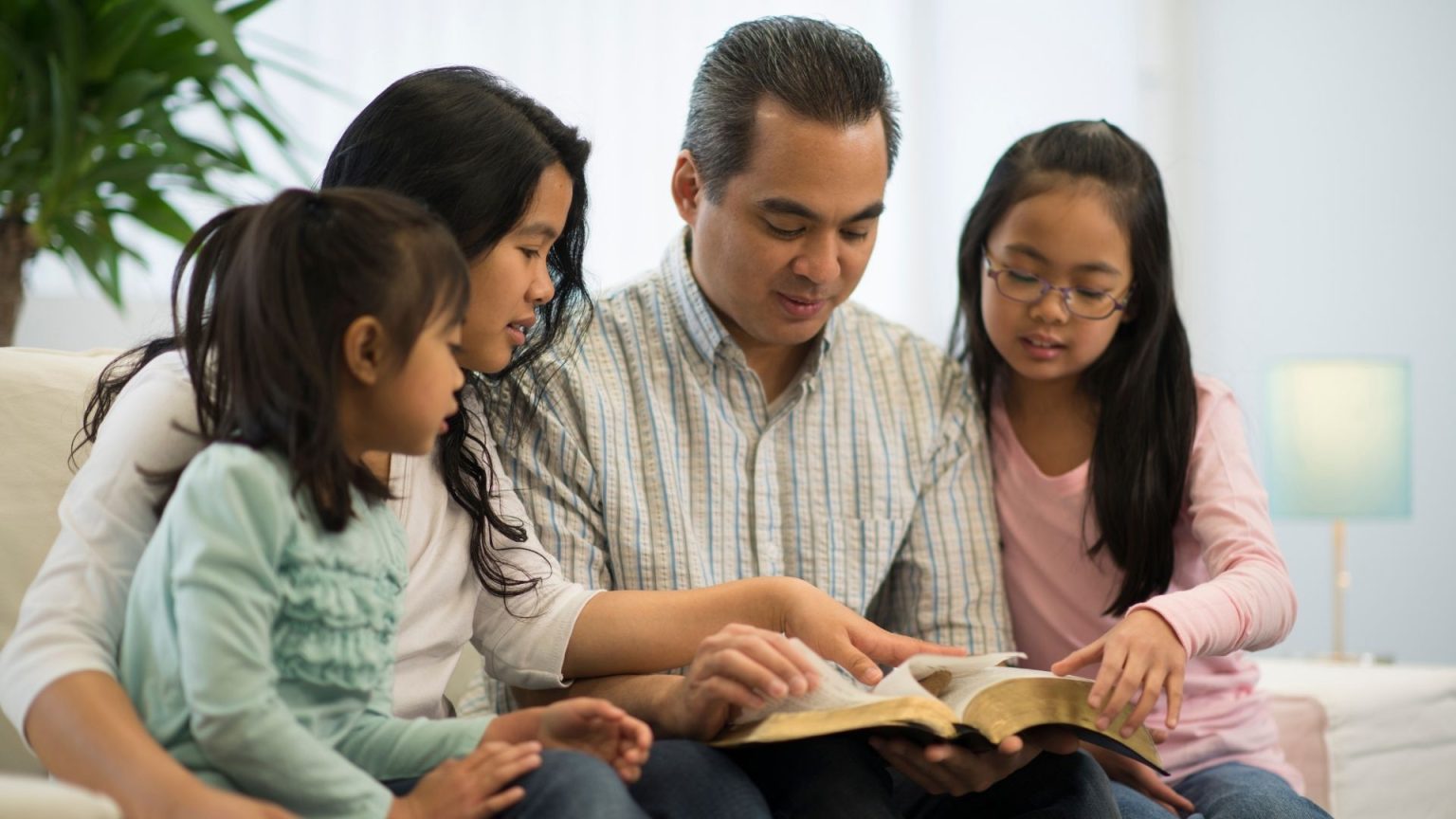 Como Árvore Plantada: Fortalecendo a Fé em Família