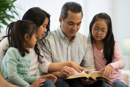 Como Árvore Plantada: Fortalecendo a Fé em Família