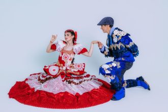 ‘Romeu e Julieta de Parintins – Ecos da Selva’ estreia no Teatro Amazonas com sessões acessíveis e ingressos populares