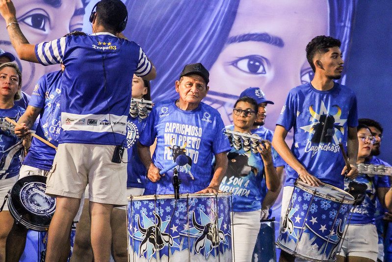 Lançamento Parintins 2026: Batucada e Marujada aquecem a arena com o início da temporada bovina