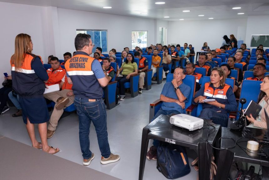 Defesa Civil do Amazonas capacita agentes municipais