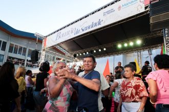 Prefeitura de Manaus reúne mais de 1.500 pessoas no “Bolerão da Saudade”, no mirante Lúcia Almeida