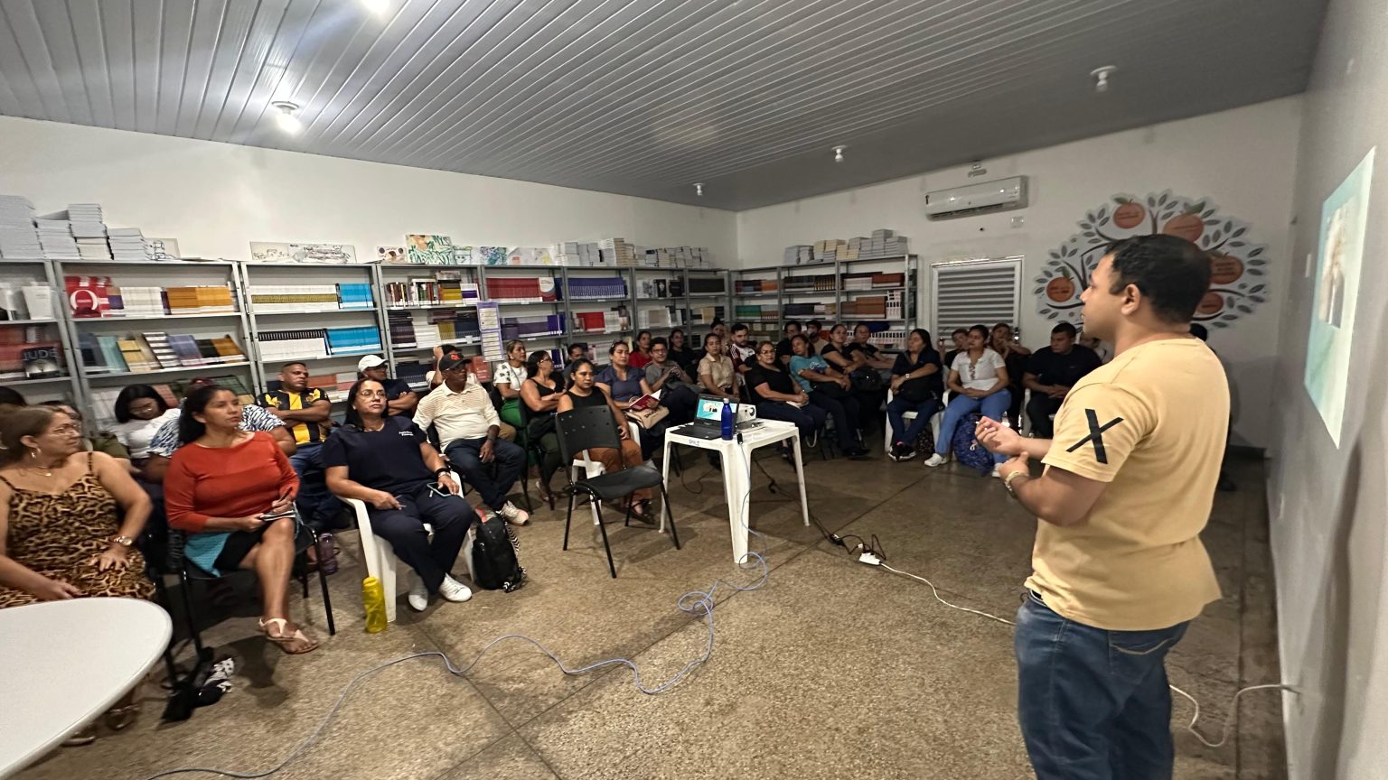 Prefeitura de Manaus promove workshop sobre uso ético de contenção para profissionais da FDT