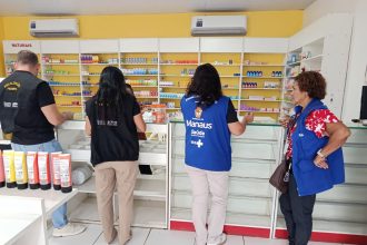 Visa Manaus fiscaliza drogarias em situação irregular em ação conjunta com o CRF-AM 