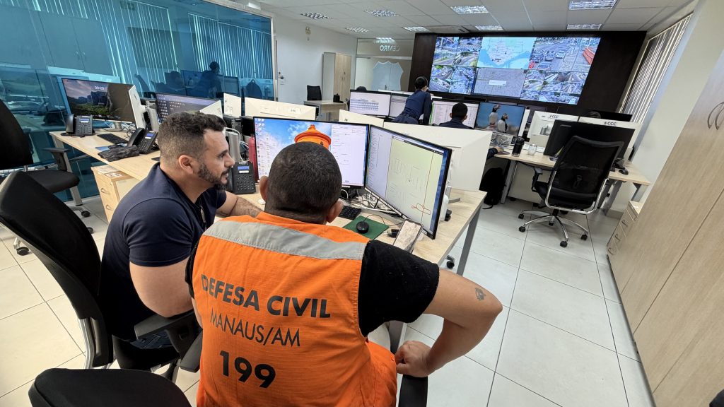 Prefeitura realiza treinamento tecnológico para equipe da Defesa Civil no CCC