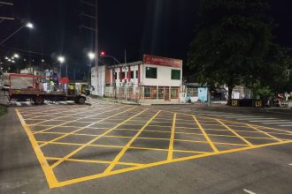 Prefeitura de Manaus reforça sinalização viária em todas as zonas da cidade para ordenar o tráfego e reduzir acidentes