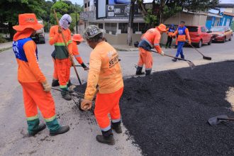 Prefeitura de Manaus reforça malha viária de ruas no bairro Flores