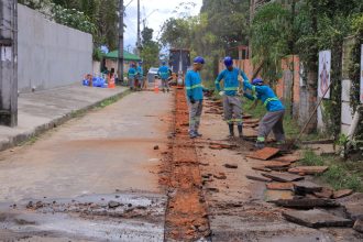 Prefeitura de Manaus leva água encanada pela primeira vez à comunidade Cristo Rei após 35 anos de espera