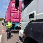 Operação da prefeitura fiscaliza veículos pesados e motocicletas na zona Sul e resulta em 483 abordagens