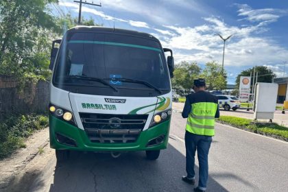 Prefeitura de Manaus autua veículos em mau estado de conservação e motoristas irregulares durante fiscalização na zona Leste