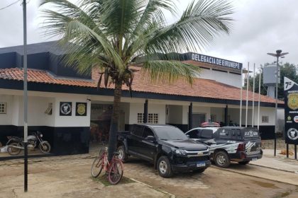 PC-AM prende homem em flagrante por ferir a própria companheira com uma faca, em Eirunepé