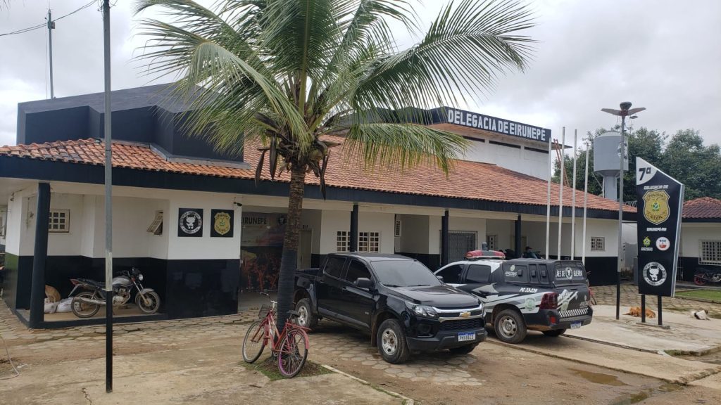 PC-AM prende homem em flagrante por ferir a própria companheira com uma faca, em Eirunepé