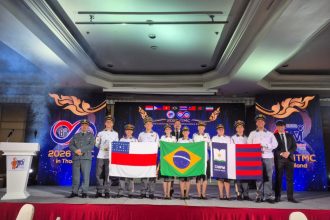 Alunos do CMPM 2 são medalhistas em Concurso Internacional de Talentos em Matemática, na Tailândia
