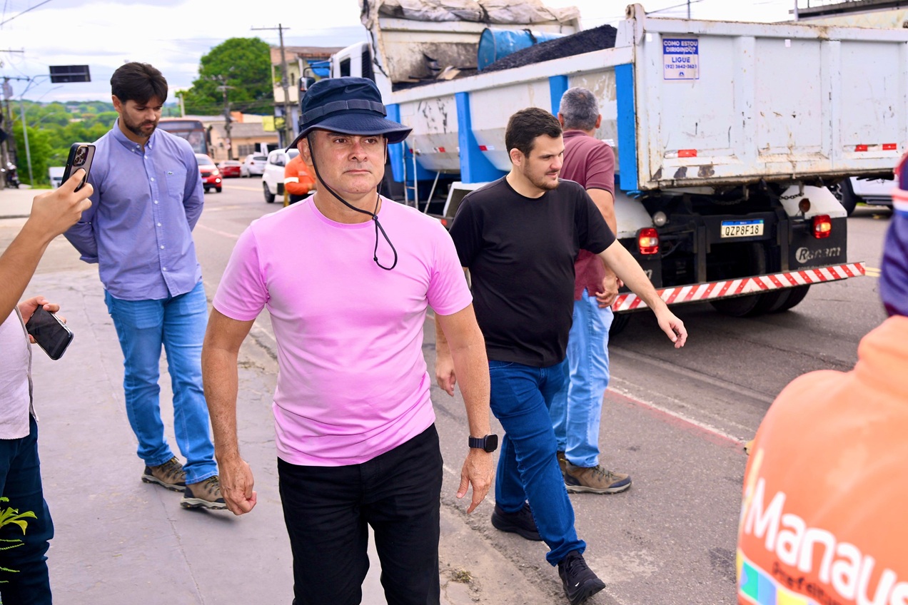 Prefeito David Almeida anuncia ampliação da Operação Asfalta Manaus para mil toneladas de asfalto por dia