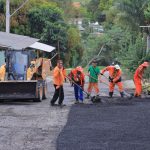 Prefeitura de Manaus intensifica obras na zona Norte e leva asfalto à comunidade Aliança com Deus