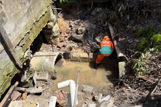 Prefeitura de Manaus intensifica recuperação de drenagem no Coroado e melhora escoamento das águas na zona Leste
