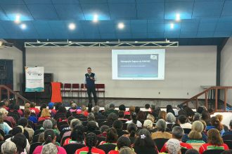 Prefeitura de Manaus promove palestra sobre internet segura para pessoas idosas