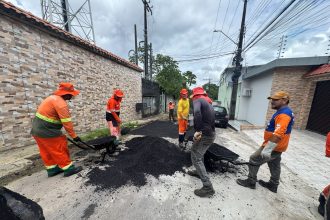 Prefeitura de Manaus realiza ações simultâneas de infraestrutura no bairro Flores e melhora mobilidade na região 